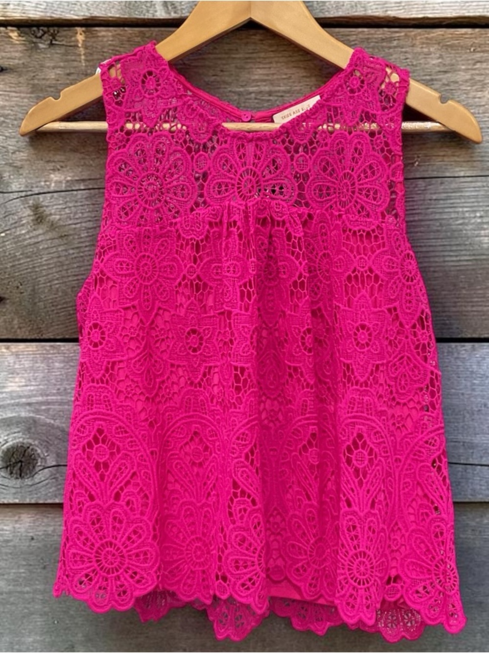 Scalloped Lace Sleeveless Top- 
Skies Are Blue